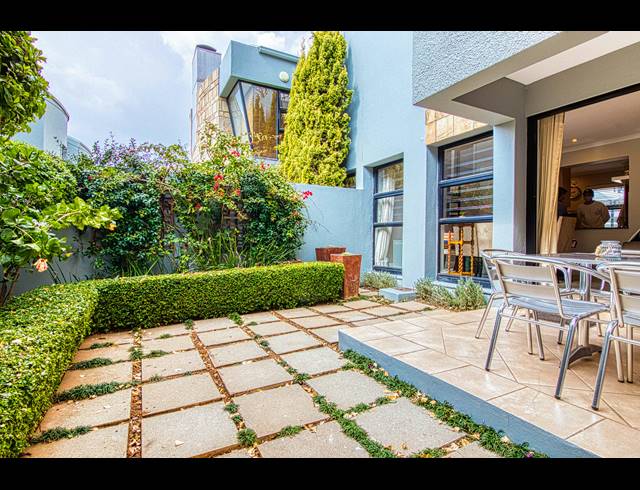 2 BEDROOM TOWNHOUSE FOR SALE IN MELROSE